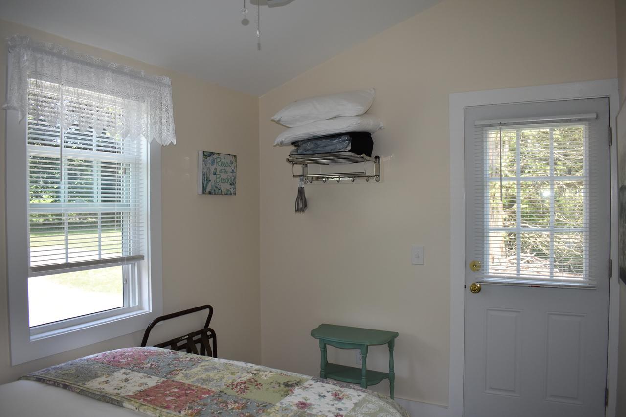 Hathaways Guest Cottages Чарлстаун Екстериор снимка